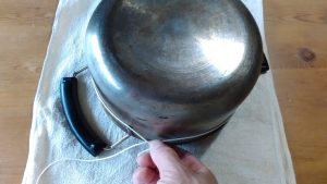 measure_circumference_pan 鍋の円周を測る