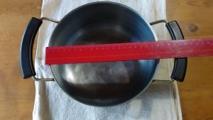 measure_diameter_pan 鍋の直径を測る