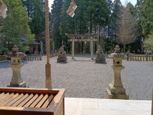 torii 鳥居。拝殿から2026-03-28
