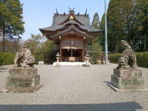 koma 狛犬+拝殿2026-03-28