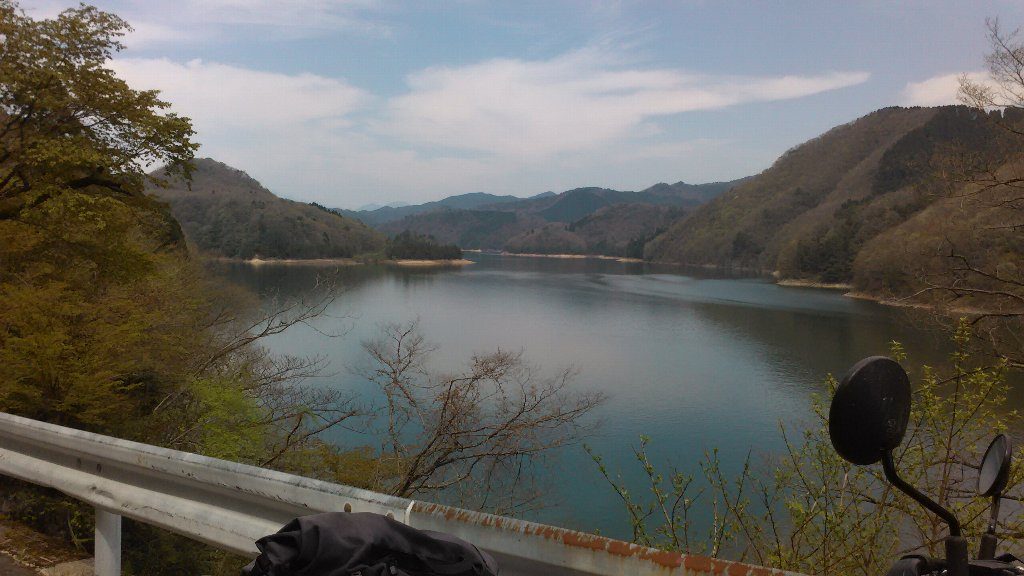 湯原湖。霧が丘から