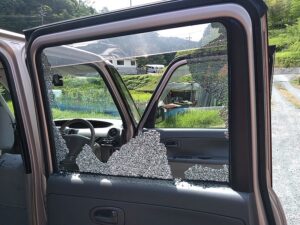 broken glass 割れたガラス2025-07-16