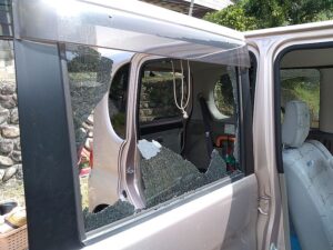 broken glass 割れたガラス3　2025-07-16