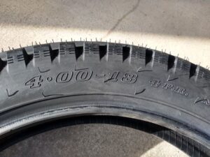 tire size タイヤサイズ。4.00-18 4PR