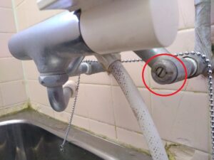 water stop valve 止水栓。風呂場2