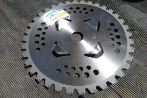 blade 山口金属。コブ付き