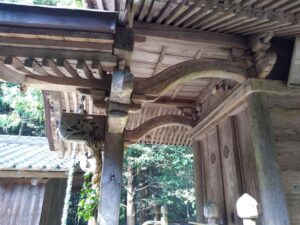 泉嵓神社。彫り物