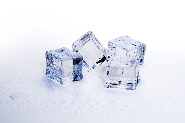 ice-cubes-gfe96fd0ed_640