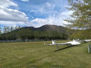 glider 繋留。オマラマ飛行場