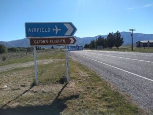 omarama airfield entrance 飛行場の入口