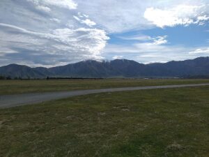 mountain from airfield オマラマ飛行場からの山