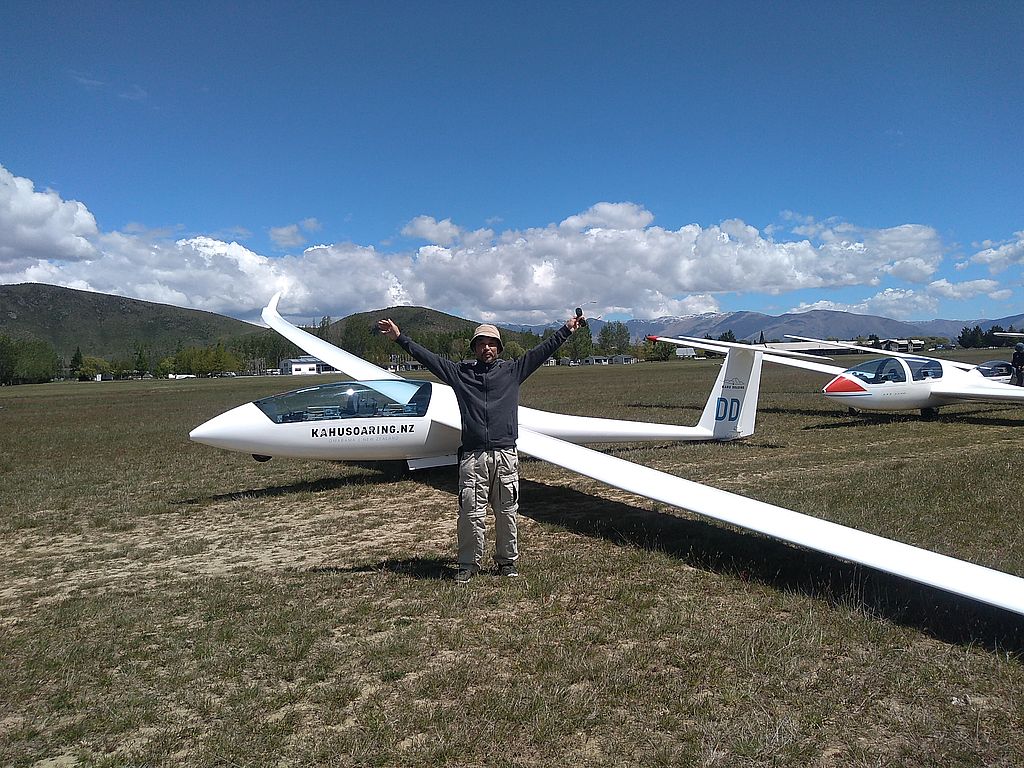 toshi in front of duodiscus on the runway 2024-11-05