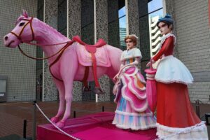 basha 馬車道。ピンクの馬2