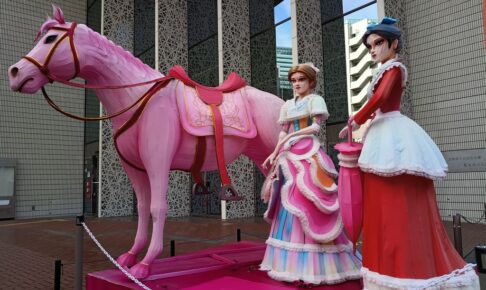 basha 馬車道。ピンクの馬2