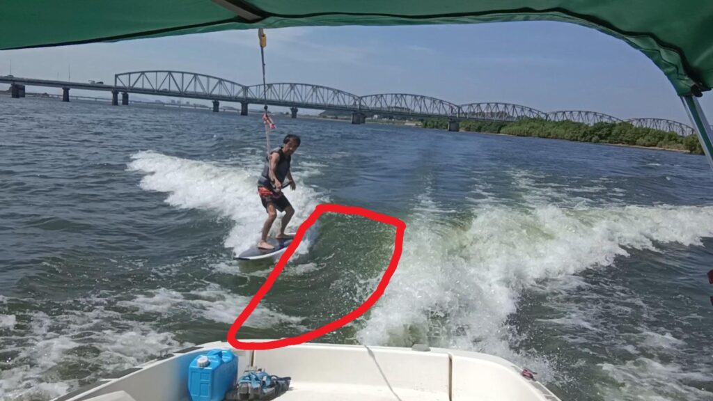 wake surfing position 最適な場所。ペイント2026-08-01