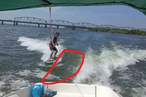 wake surfing position 最適な場所。ペイント2026-08-01