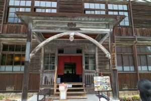 entrance 入口。アーチ