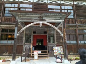 entrance 入口。アーチ