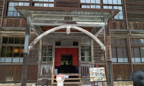 entrance 入口。アーチ