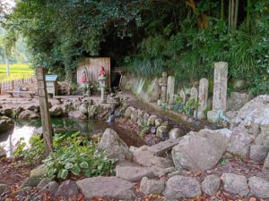 天川の水。不動明王。池