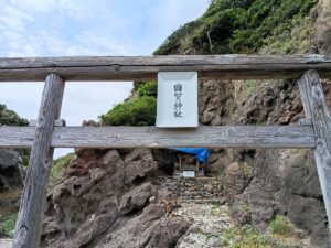国賀海岸。国賀神社2