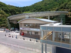 kurii 来居港。ループ橋