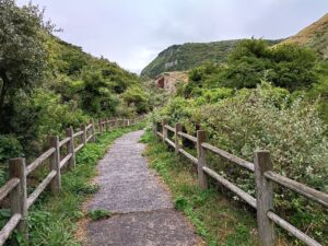 知夫赤壁。遊歩道