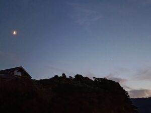 ただよい。薄明。三日月。宵の明星