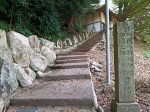 天川の水。清水寺。石段
