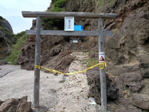国賀海岸。国賀神社3