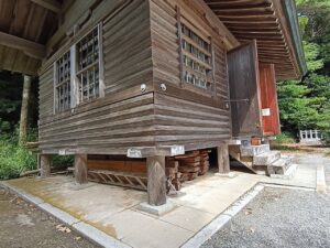 隠岐神社。校倉造り