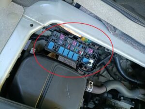 運転席の下。ヒューズボックス2026-10-15-2